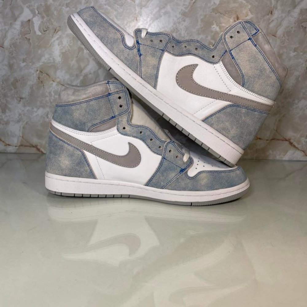 Jordan 1 Hyper Royal(UA) Size 12 - Picture 3 of 4